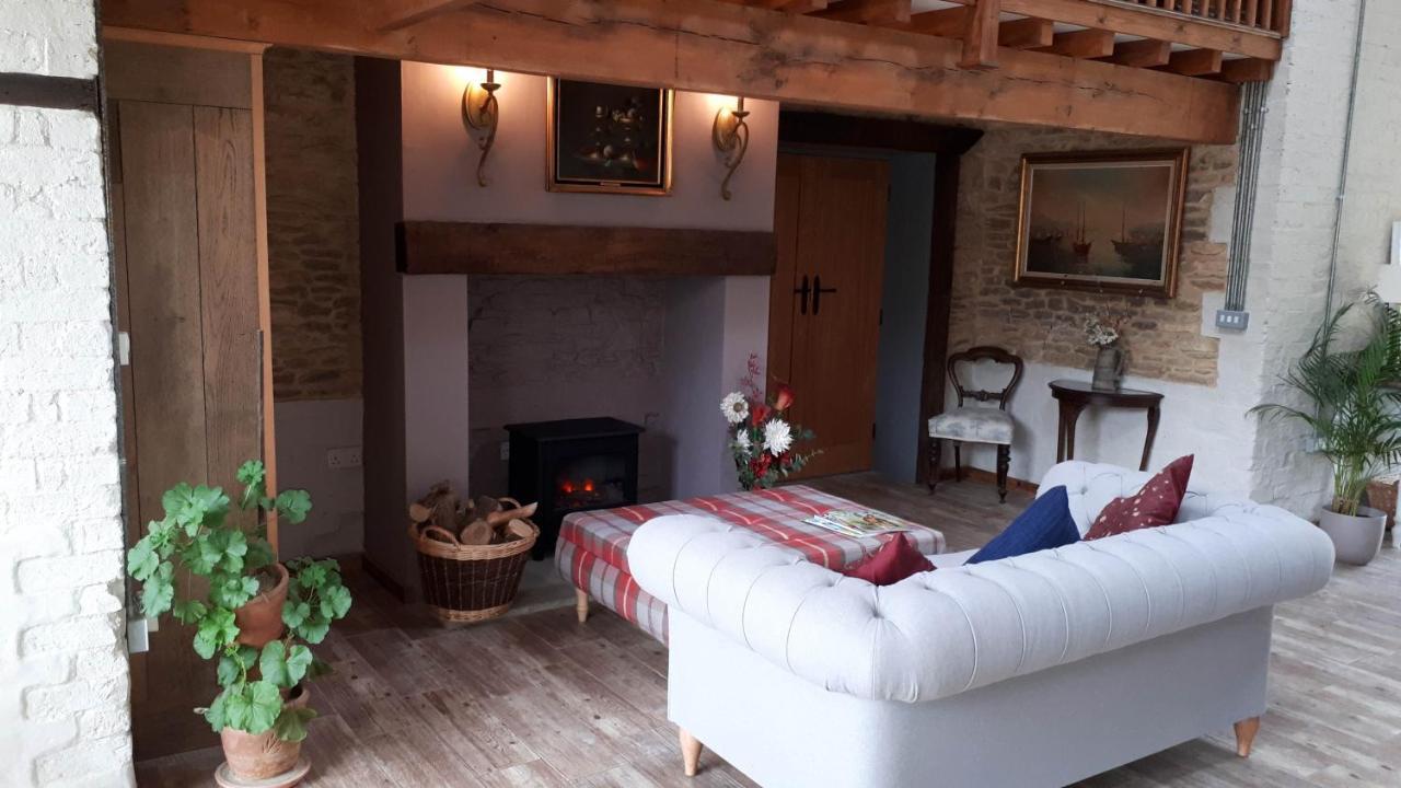 The Byre North End Farm Bed and Breakfast Ashton Keynes Εξωτερικό φωτογραφία