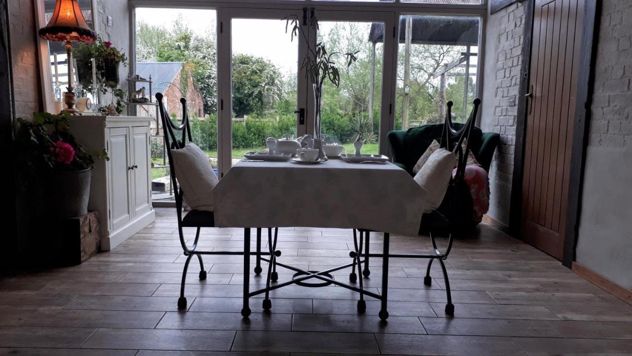 The Byre North End Farm Bed and Breakfast Ashton Keynes Εξωτερικό φωτογραφία